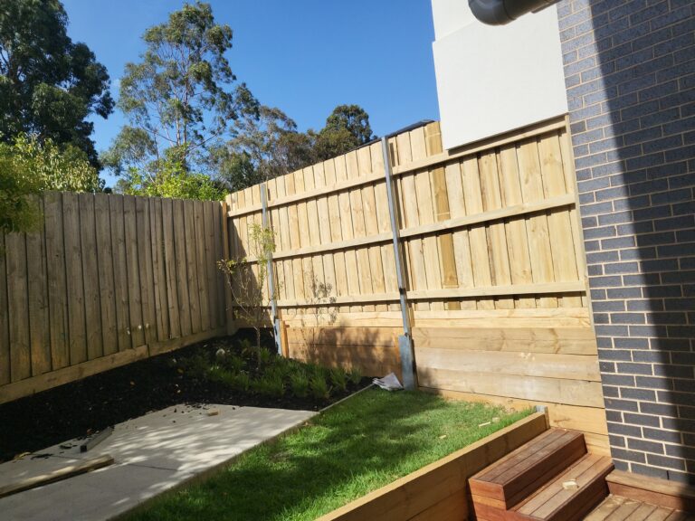 https://gravityfencing.com.au/services/timber-fencing/